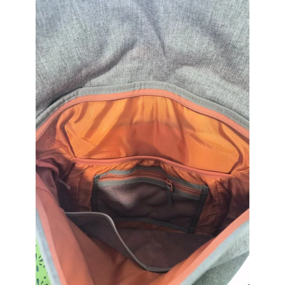 Doterra Travel Backpack Womens Green Adjustable Shoulder Straps Inner Pockets